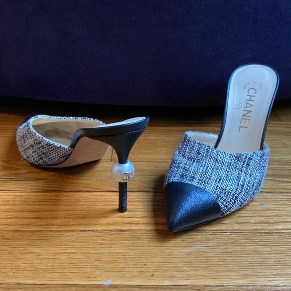 Gorgeous Chanel Tweed Shoes with Pearl!! - Picture 5 of 7